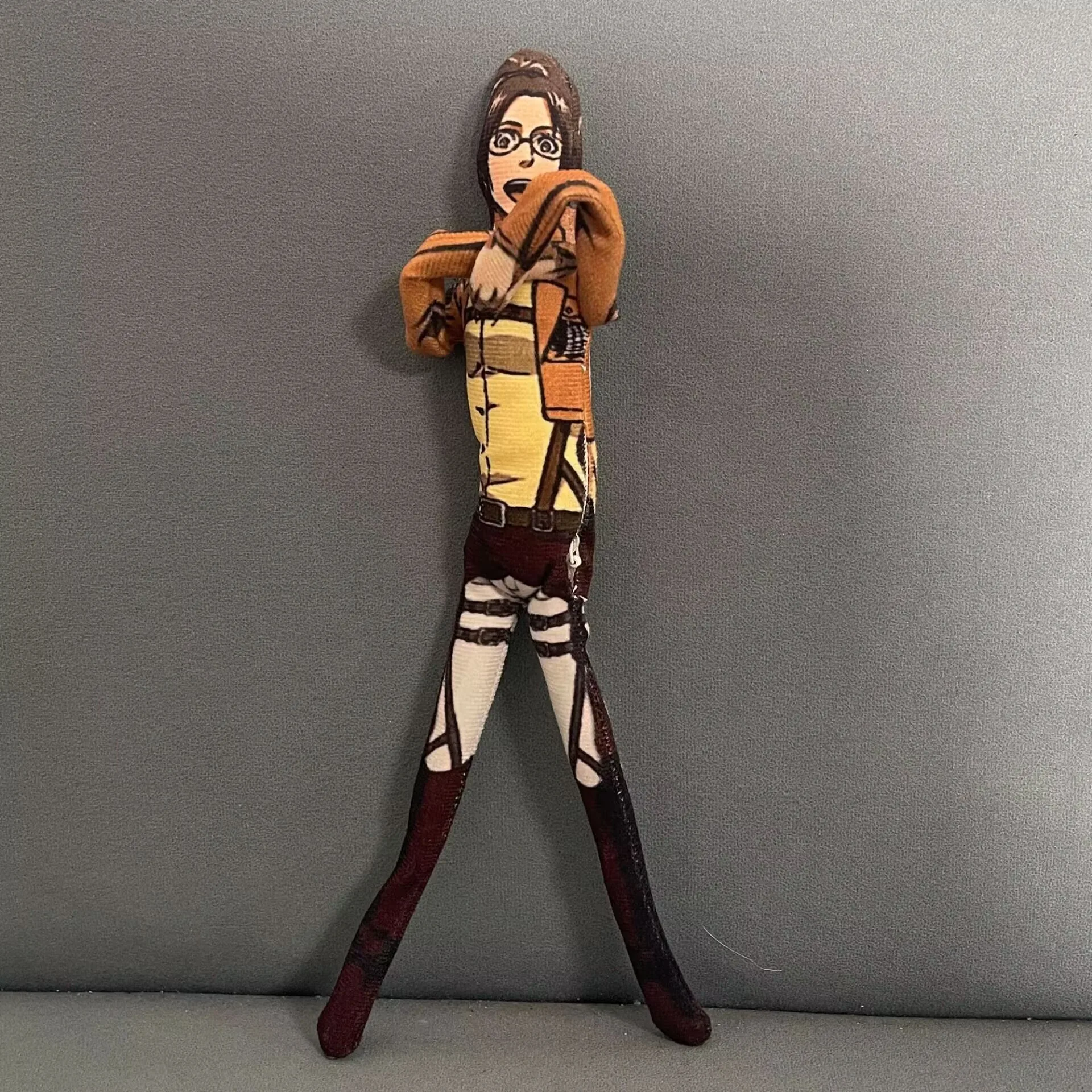 28cm Attack on Titan Reiner Braun Zoë Hange Stuffed Dolls Movable Abstract Body Wire Skeleton Halloween Prop Hand-made
