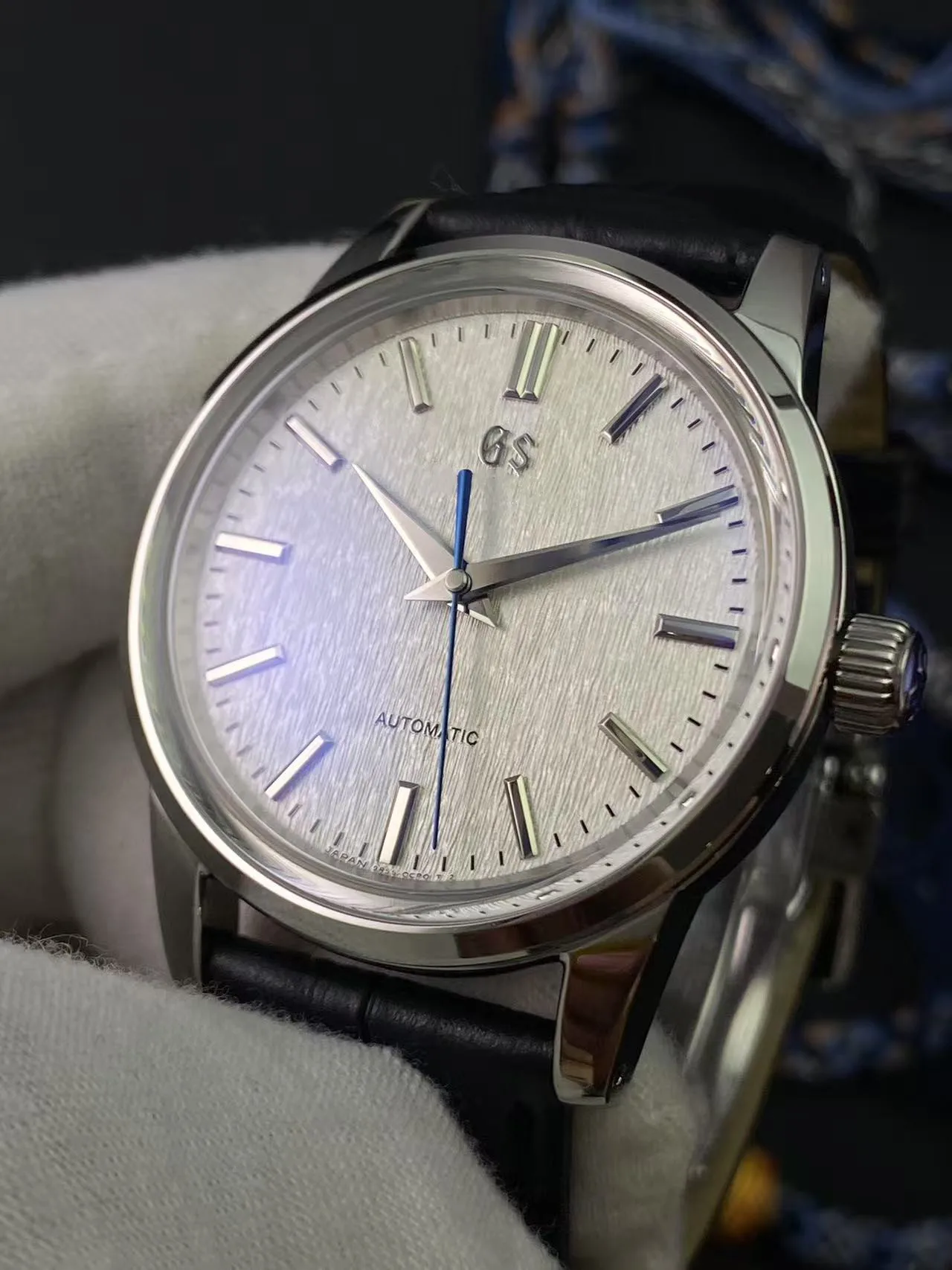 ساعة GS ukiyo-e ميكانيكية أوتوماتيكية باللون الأزرق الجليدي للرجال كريم المينا الصين 2824 حركة مستقرة ومتينة وعصرية وشعبية