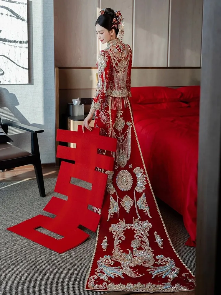

New red heavy industry tail-end wedding dress Chinese-style for brides dragon and phoenix jackets toasting gowns