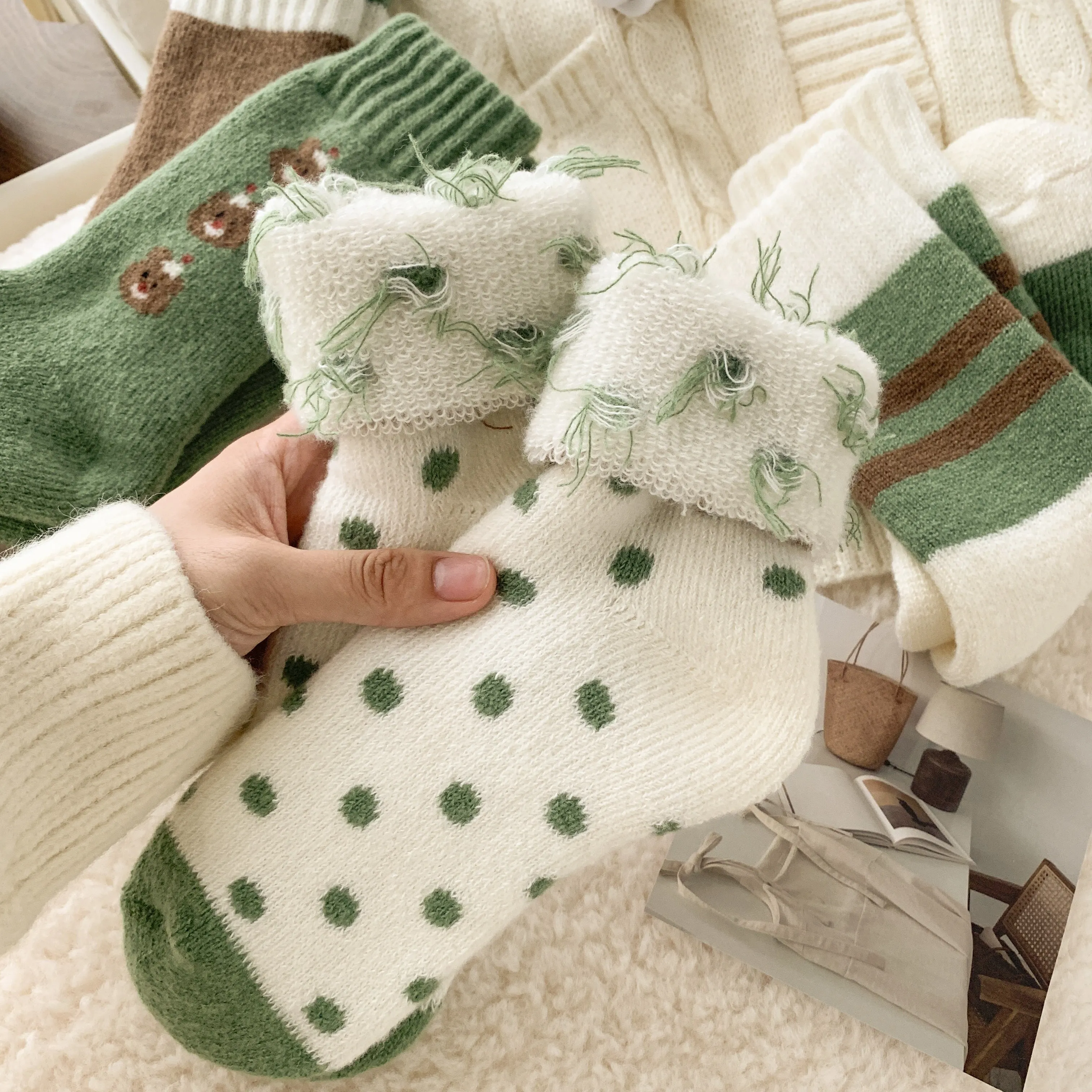4 Pairs Winter Warm Retro Green Cartoon Thickened Fleece Lined Loop Socks Set - Bulk Packaged for Seasonal