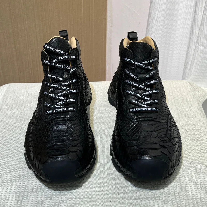 جديد أحذية رجالي الخريف الشتاء بيثون جلد الثعبان عالية أعلى عادية تنوعا الجلد الحقيقي الرجال الأسود العصرية أحذية مقاومة للاهتراء