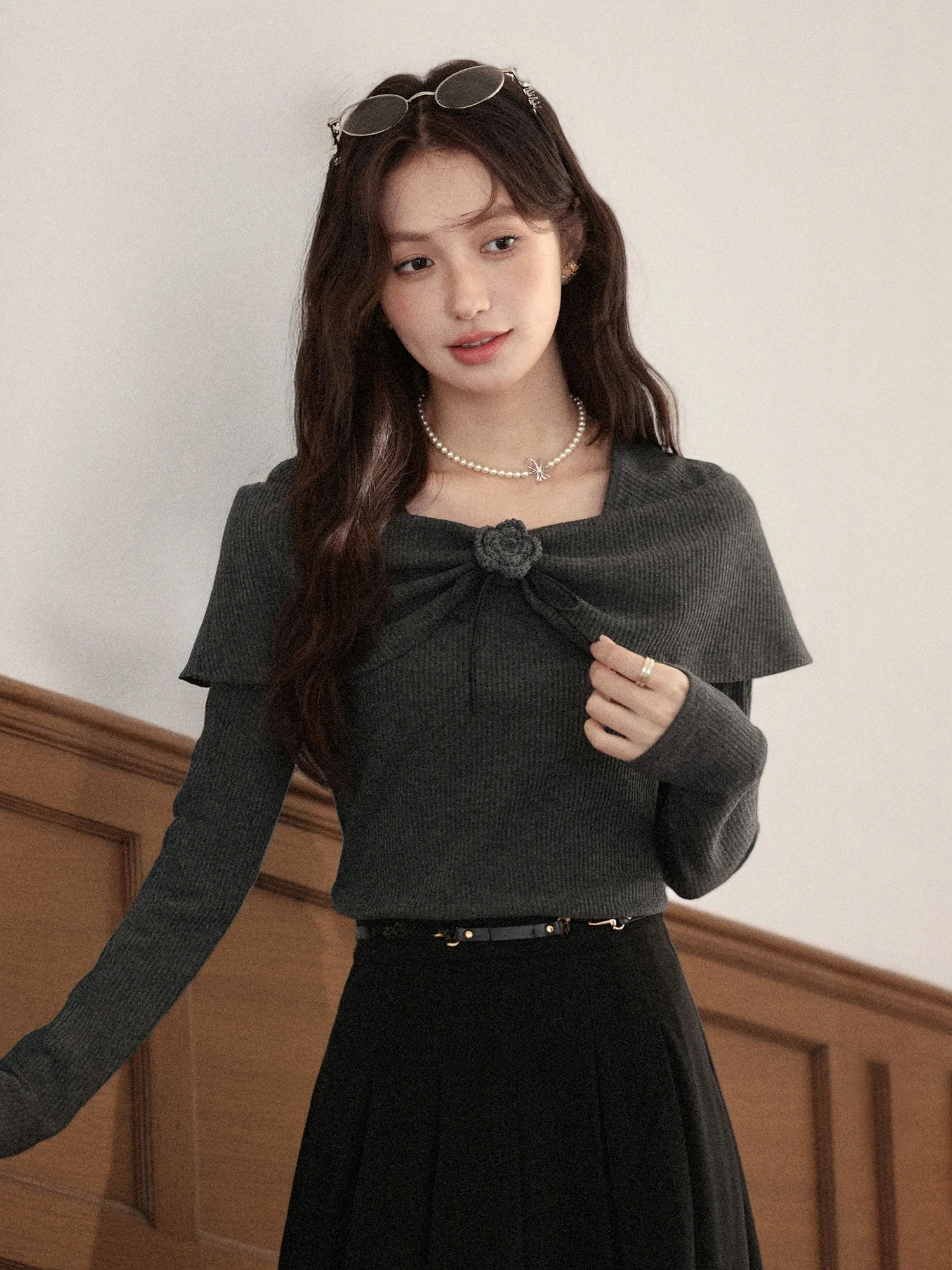 

Женская осенняя повседневная приталенная трикотажная футболка с длинным рукавом и цветочным принтом Deep Ey от Deer towards South