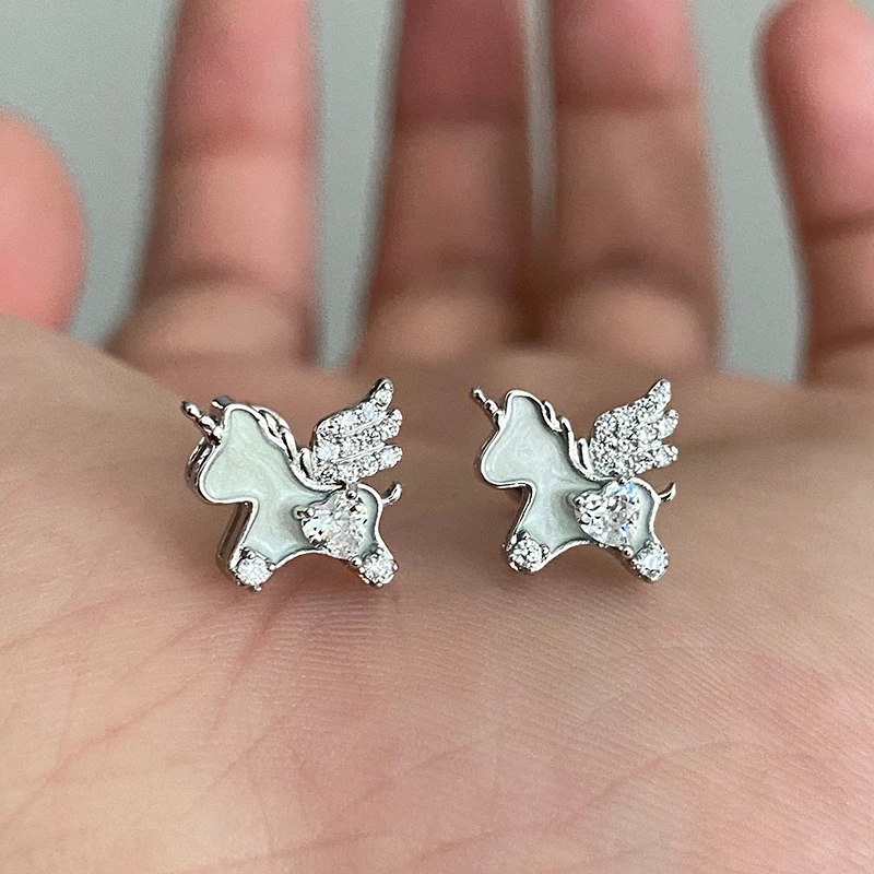 1PCS Silver Color Unicorn Shiny Love Heart Zircon 316L Stainless Steel Ear Bone Nail Fashion Y2K Earring for Women Jewelry Gift