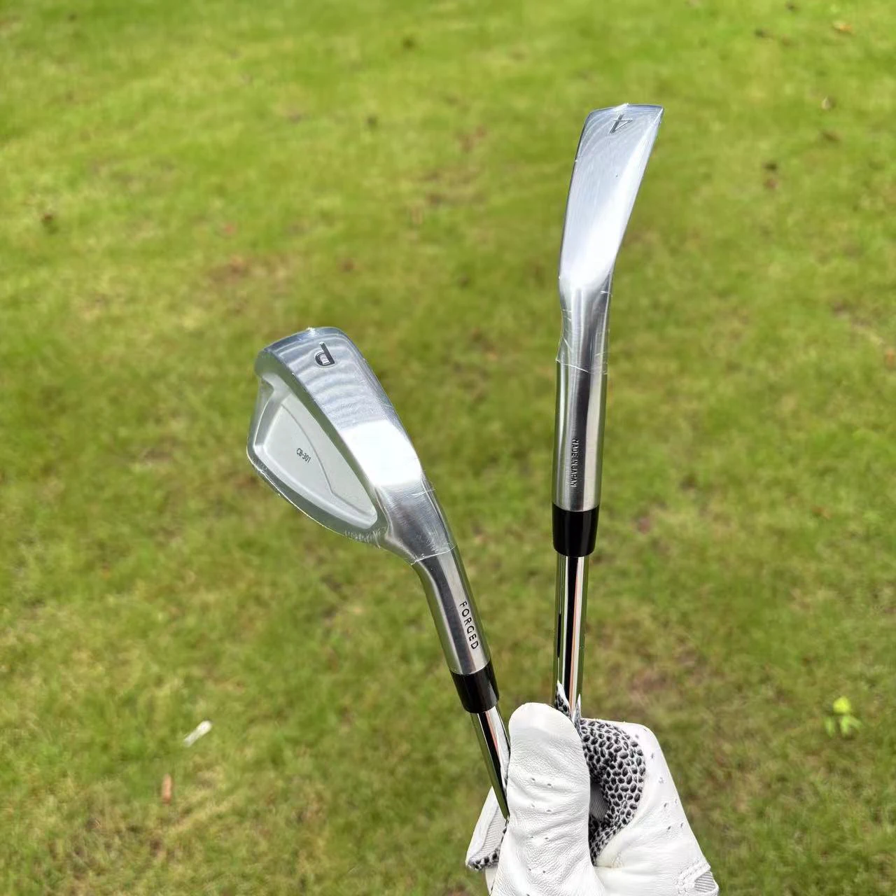 

Golf Clubs silver CB-301 Golf Irons 7pcs 4-9P R/S/SR Flex Steel/Graphite Shaft With Head Covers