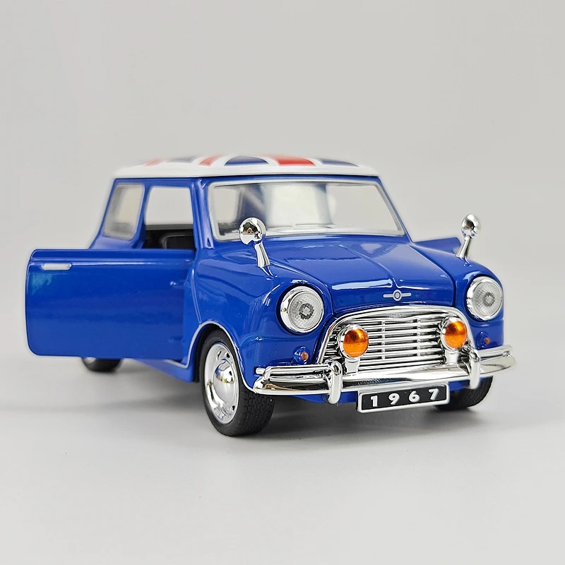 1:32 simulation BMW mini Cooper alloy sedan model, doors and engine hood, trunk can be opened, return force, sound and light