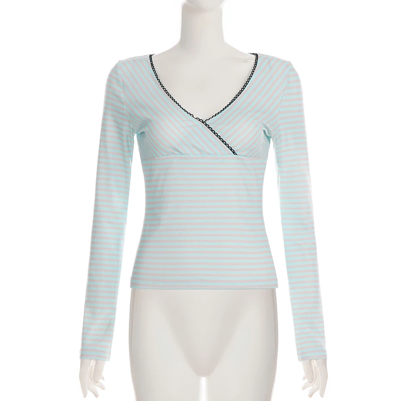 SUCHCUTE Damen Y2K Gestreiftes V-Ausschnitt Langarm-Oberteil mit Spitzenbesatz, geraffter Taille, schmales, kurzes T-Shirt, Retro Casual Streetwear T-Shirt für den Herbst – Detail 4