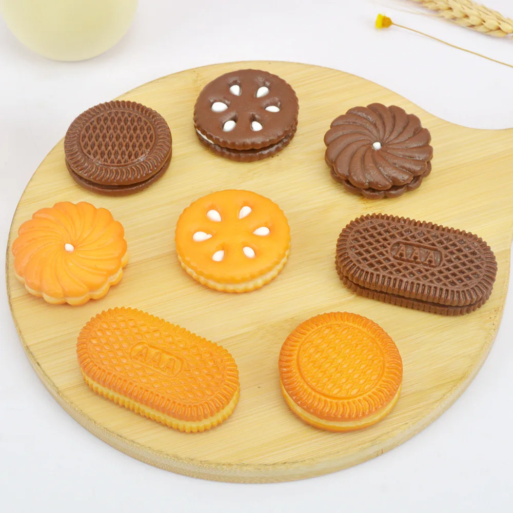 

4pcs Artificial Milk Sandwich Cookies Chocolate Cookies Model Food Simulated Toys Children's Pretend Play Toys Home Decor Gift