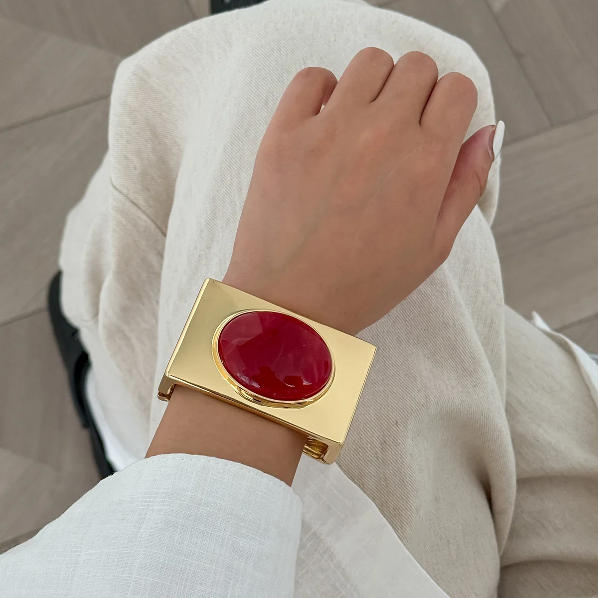 Geometric Rectangle Gold Color Opening Metal Chunky Bangles for Women Fashion Vintage Inlaid Resin Stone Cuff Bracelet Jewelry