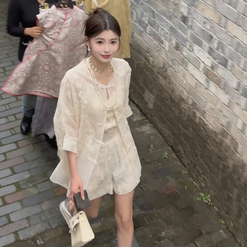 

Elegant Chinese Style Two-Piece Set Summer Fashion Casual Embroidery Button High Waist Short Sleeve Top Shorts for Women