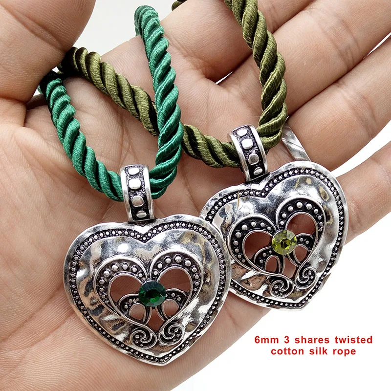 Fashion Vintage Austrian Carved Edelweiss Flowers Necklaces Women Men Lucky Heart Shape Lanyard Pendants Jewelry Wholesale
