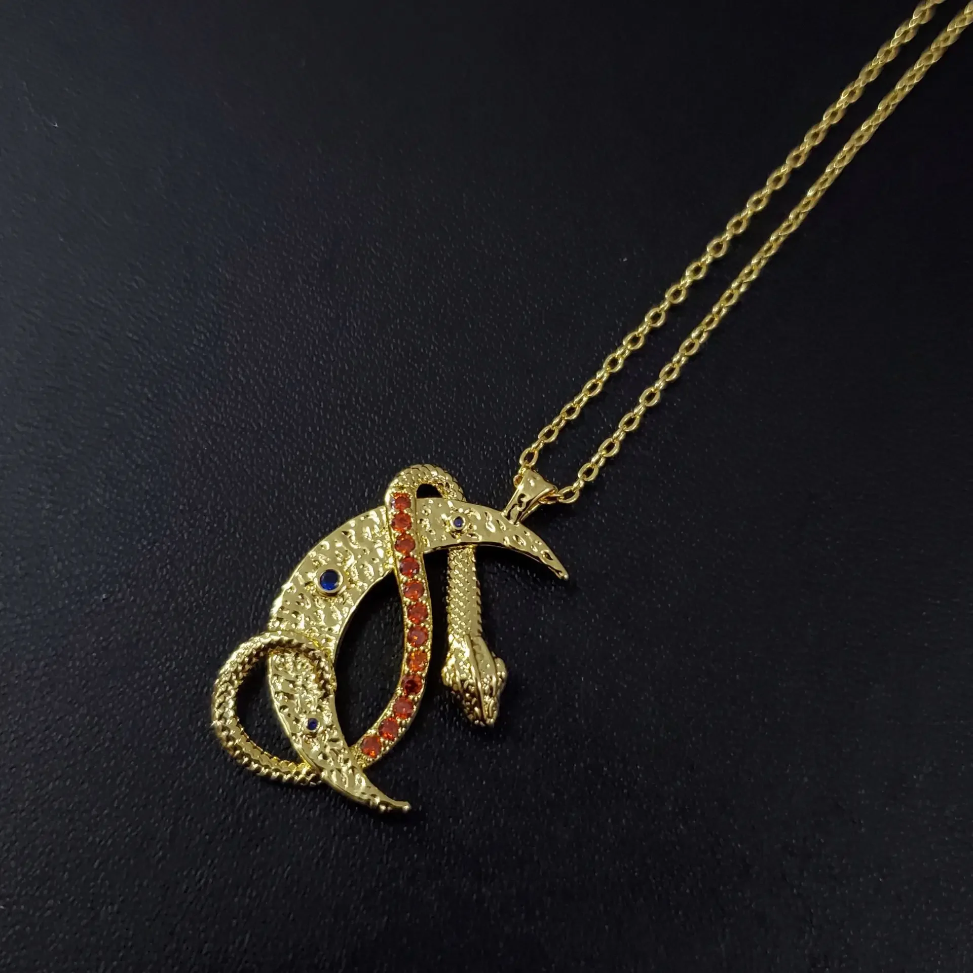 MDL مويسانيتي. النمط والولايات المتحدة التجارة الخارجية عبر الحدود الرجال المجوهرات الشعبية القمر الأفعى عنصر قلادة الرجعية