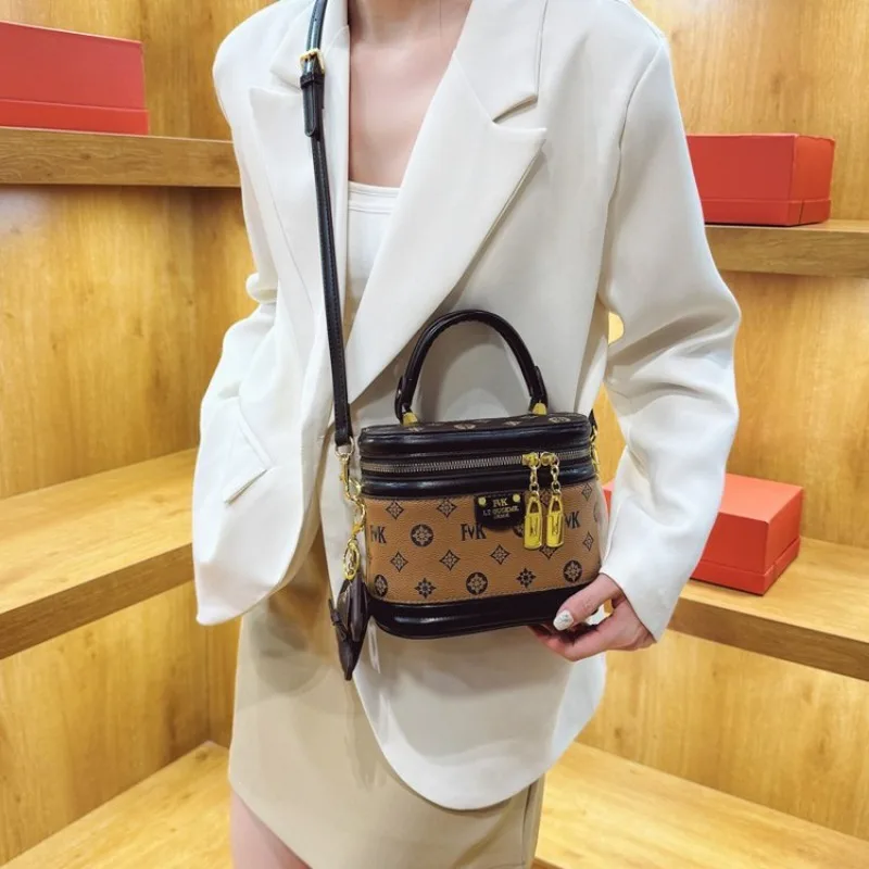 

Sophisticated Ladies Satchel Bag Elegant Silhouette Suitable for Formal Occasions Work Travel Durable Hardware