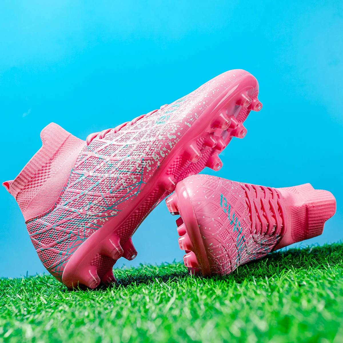 รองเท้าฟุตบอลระดับพรีเมียมแบบหุ้มข้อ สไตล์ยูนิเซ็กส์ มีให้เลือกทั้งแบบสตั๊ดยาวและสั้น เลือกได้ 3 สีตามความสะดวกของคุณ