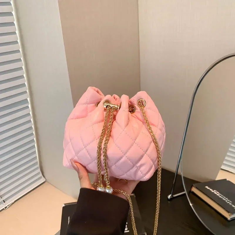 Premium texture rhombus chain shoulder bucket bag niche design versatile ins messenger bag