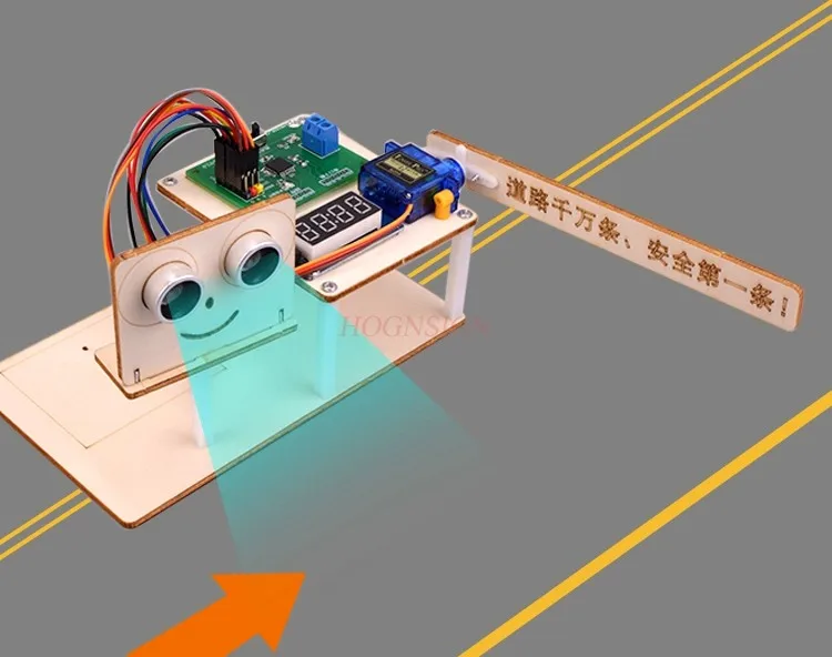 Intelligent road gate model technology small production difficult road gate high school students handmade toy model maker