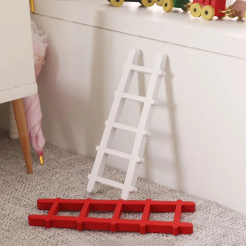 Modelo en miniatura escalera de madera casa de muñecas casa de muñecas DIY casa de muñecas de madera Mini escalera creativa rojo blanco