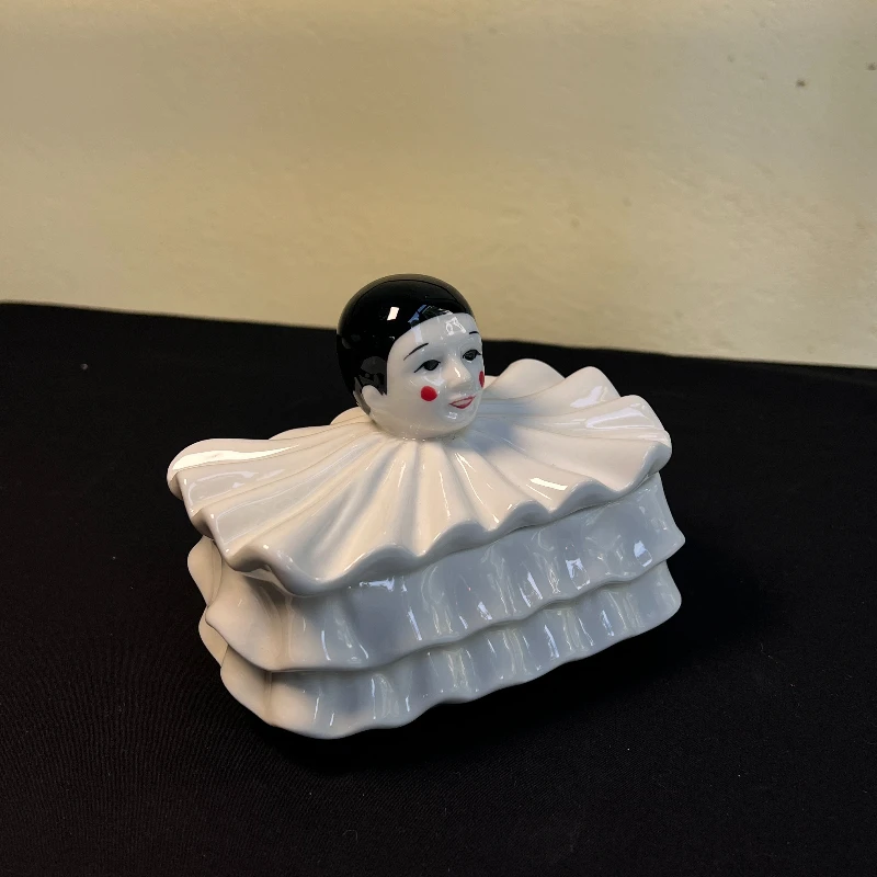 Nordic Creative Figures Ceramic Storage Ornaments Living Room Bedroom Jewelry Tray Key Storage Box Home Decoration Creative Gift