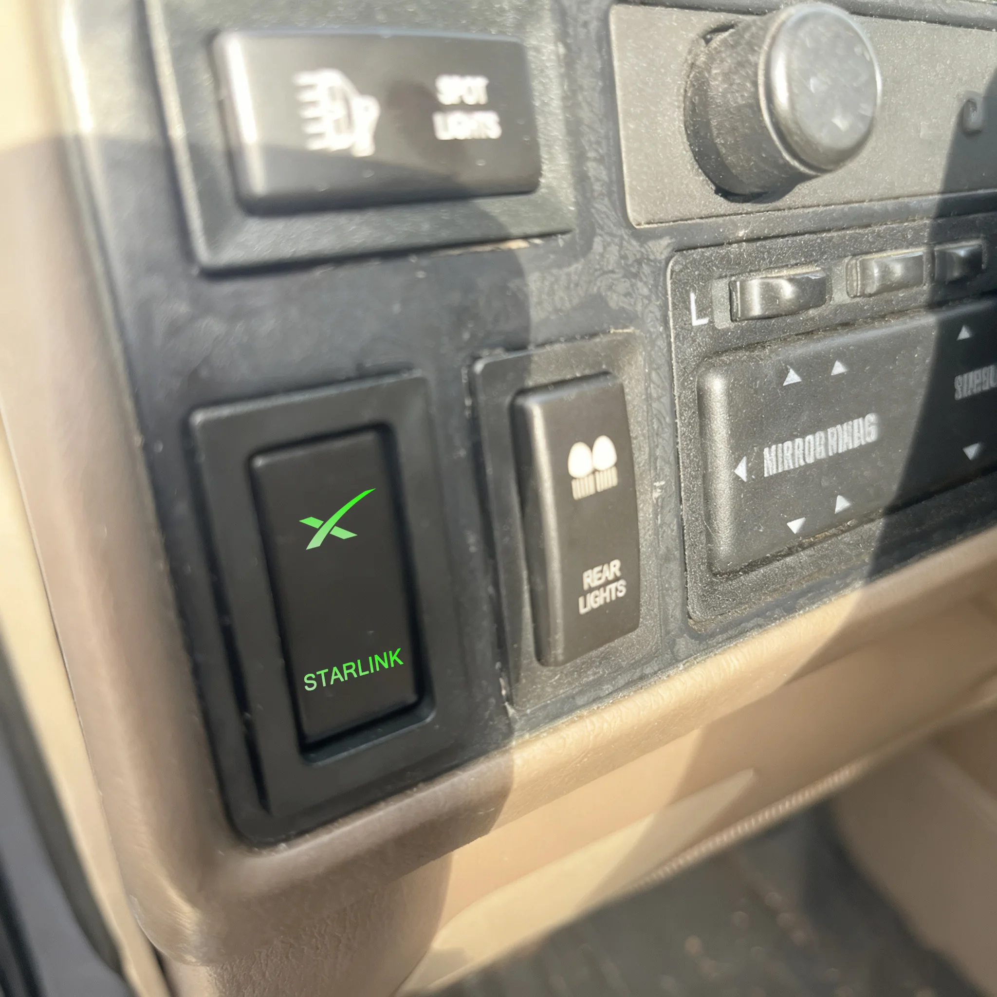 12V Green LED Push Button Switch Starlink Power On-Off GPS for Toyota Land Cruiser 60/75/78/79/80 Prado 90/95 Hilux ~2005 view 5