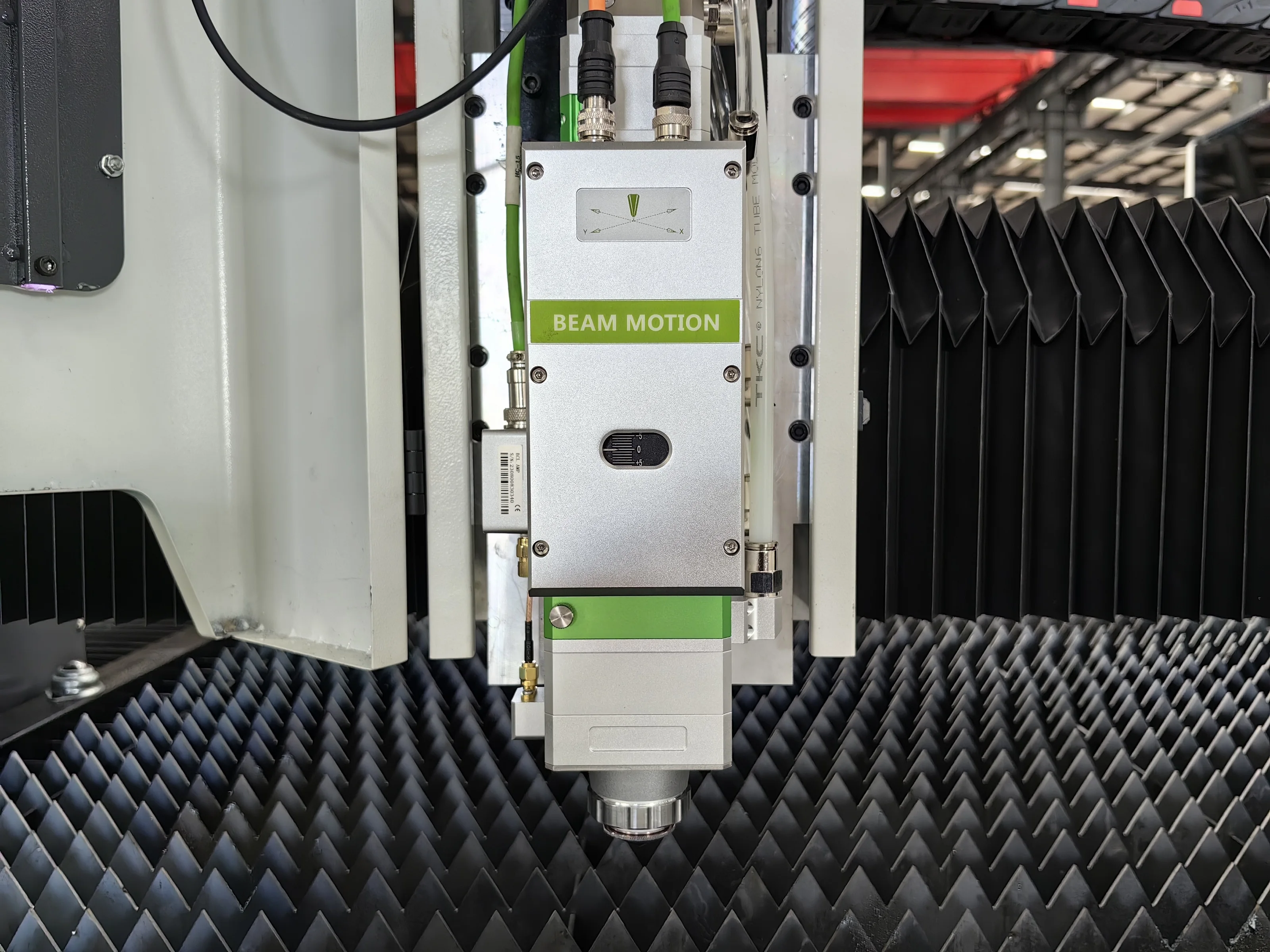 Cutting Water Cooling Method Customizable Size 1500W Fiber Cutting Machine