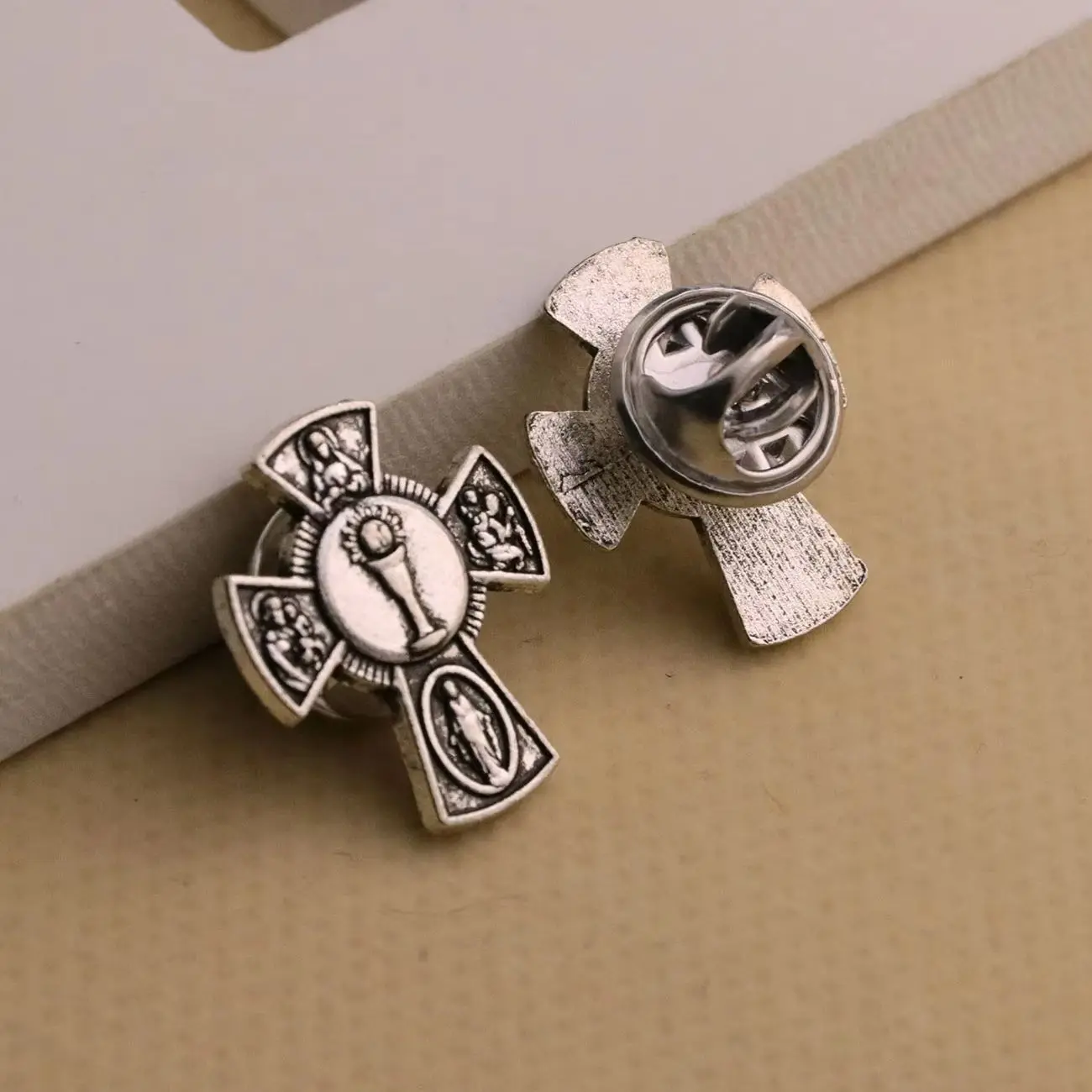 10Pcs Four Way Cross Medal Brooches First Communion Chalice Christ Lapel Pin for Baptism Devotional Jewelry Accessories