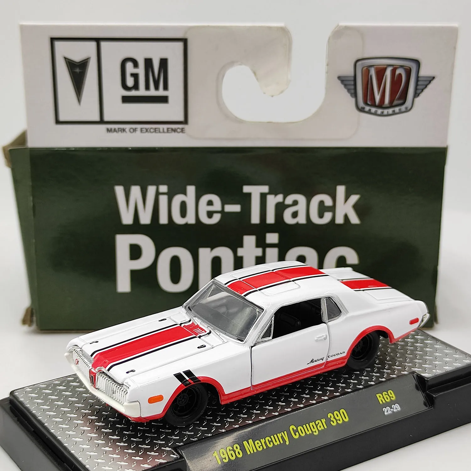 

M2 Machines 1:64 Scale Diecast Alloy 1968 Mercury Cougar 390 Toys Sports Cars Model Classics Adult Gift Souvenir Static Display