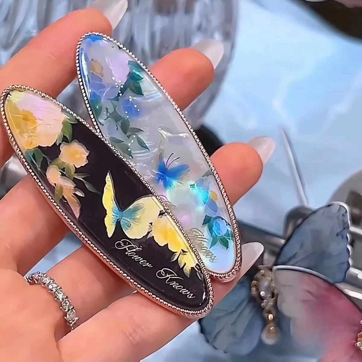 Flower Knows Butterflies Among the Clouds outfit with a pair of Guofeng hair clips
