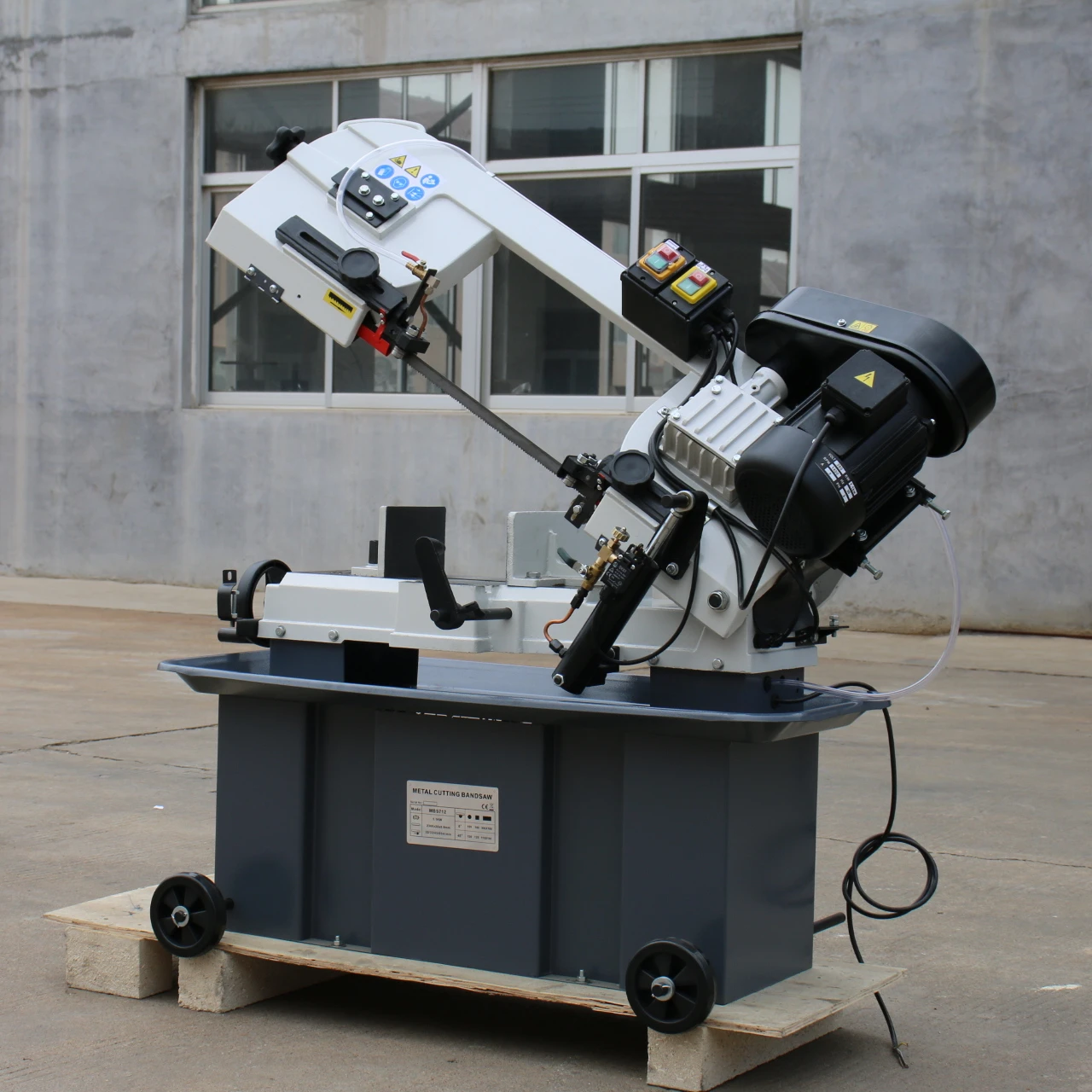 

Высокоточная ленточная пила для резки металла, ленточная пила с прочной конструкцией, горизонтальная ленточная пила