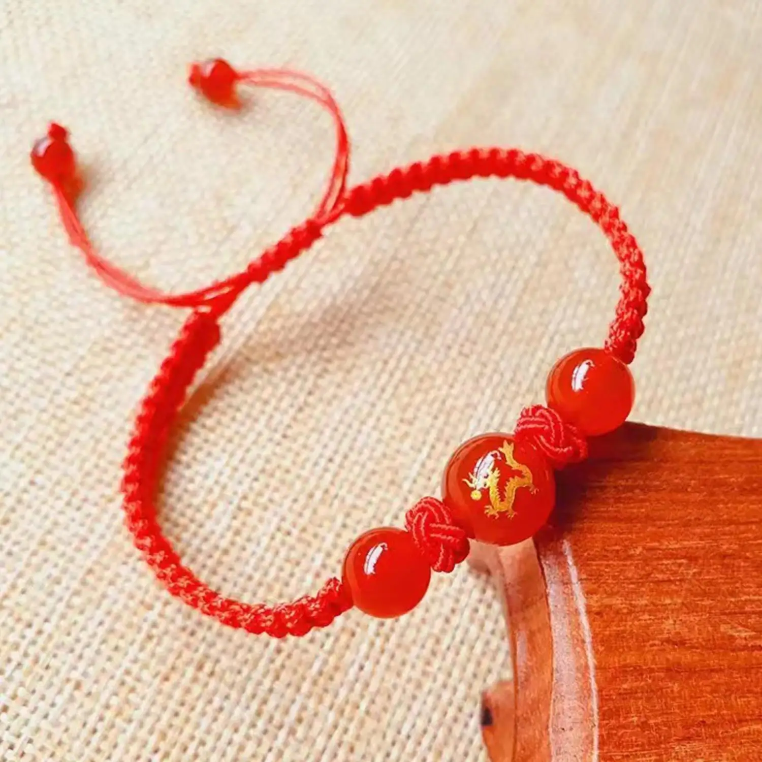 赤いロープビーズの中国の干支ブレスレット,スネークイヤーブレスレット,編みこみのハンドチェーン,ファッションジュエリー,新年の贈り物,2022