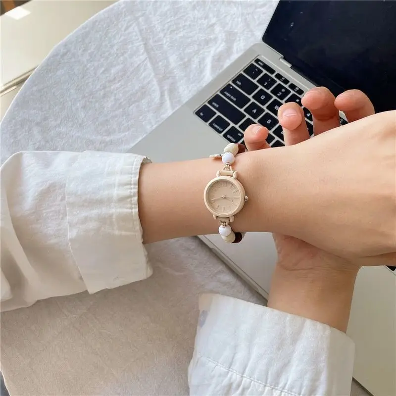 Minimalist Women's Quartz Watch Small Elegant Wristwatch for Female Students Ideal for Campus Life Daily Wear and Exam Scenarios