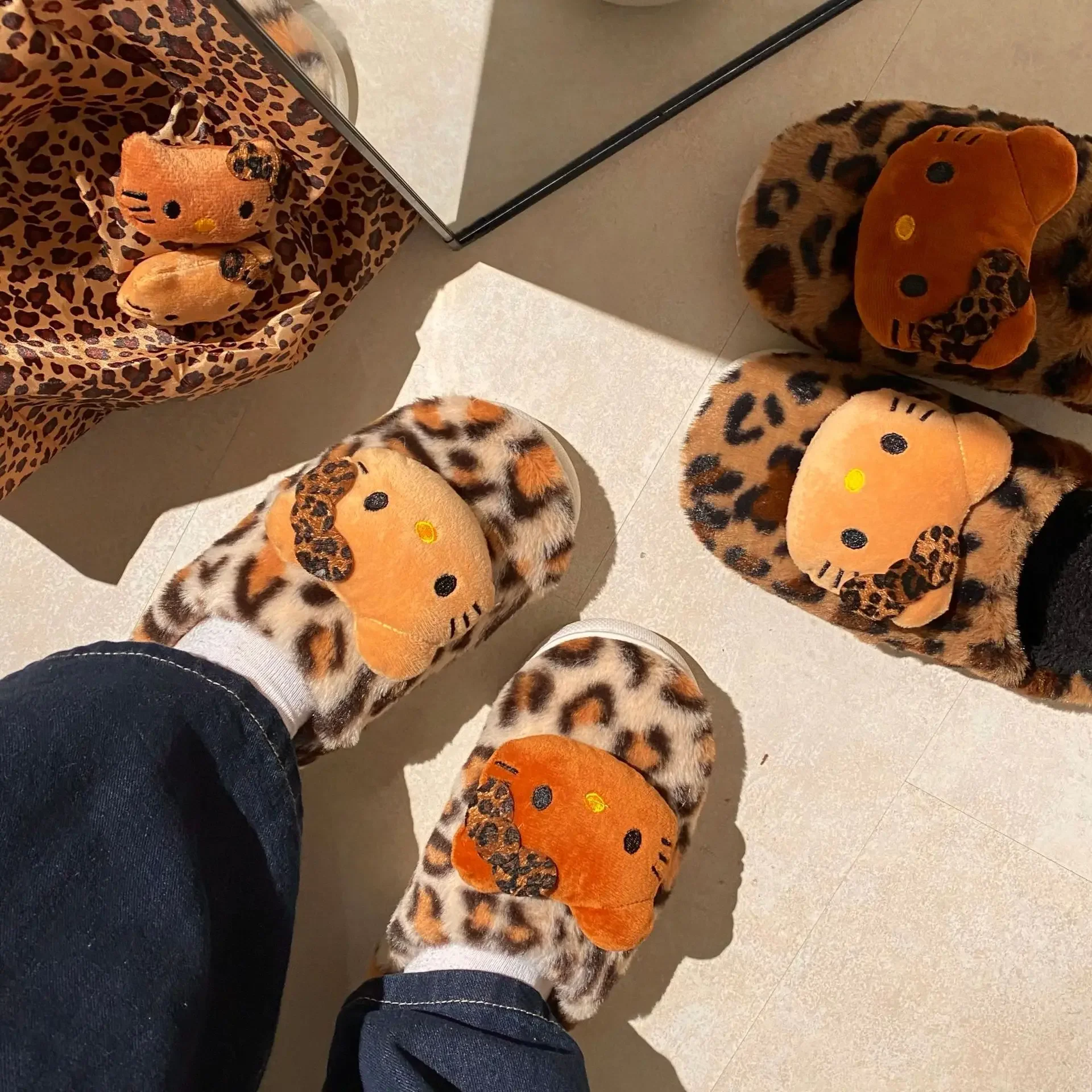 

Kawaii Leopard Print Hello Kitty Slippers Women's Winter Cartoon Warm Cotton Slippers Thick Soled Couple Home Anti Slip Shoes