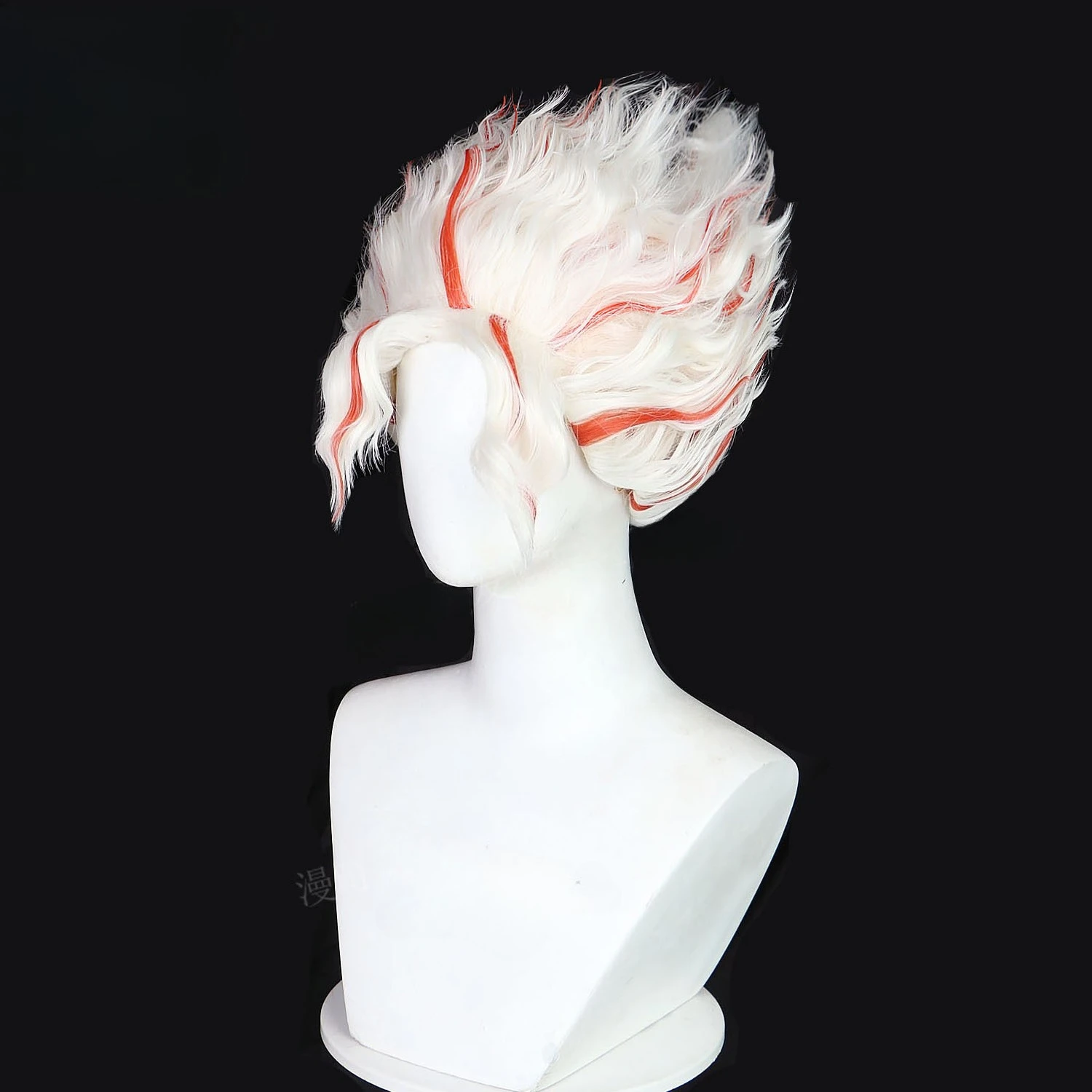 ダダダダ エカルン ボールド パーティー 超自然武装男子アクションフィギュア 赤と白のハイライト入り巻き毛ショートヘア