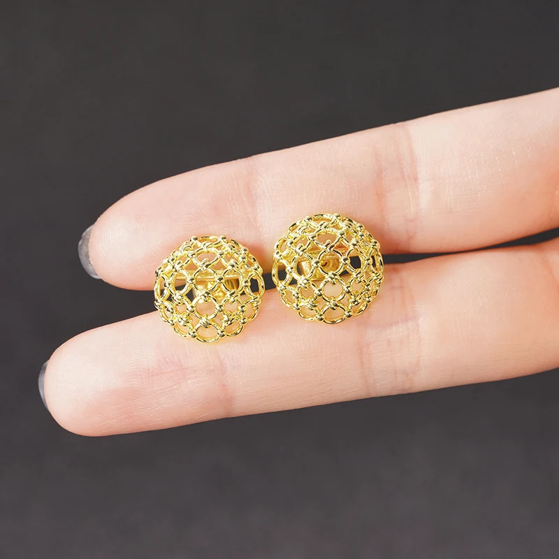 Huitan Neuartiges Design, halb ausgehöhlte Kugel-Ohrstecker, exquisite goldfarbene Piercing-Ohrringe für Frauen, Statement-Schmuck
