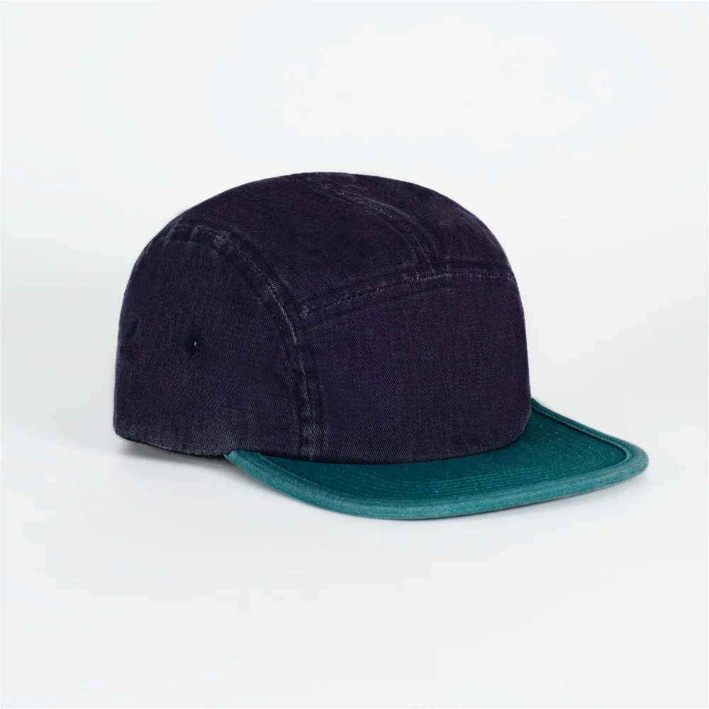 Simple and stylish board-painted cap with flat brim and denim material. Multiple colors available. Suitable for daily outings.