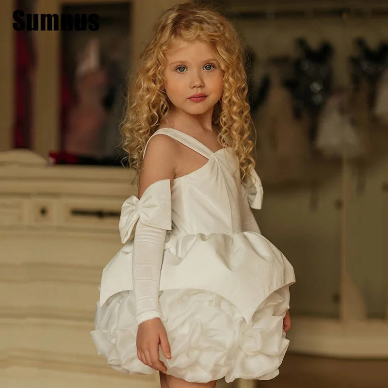 

SUMNUS White Satin A-Line Flower Girl Dresses Cute Tiered Pleats Knee-Length Spaghetti Strap Wedding Occasion Gowns Customized