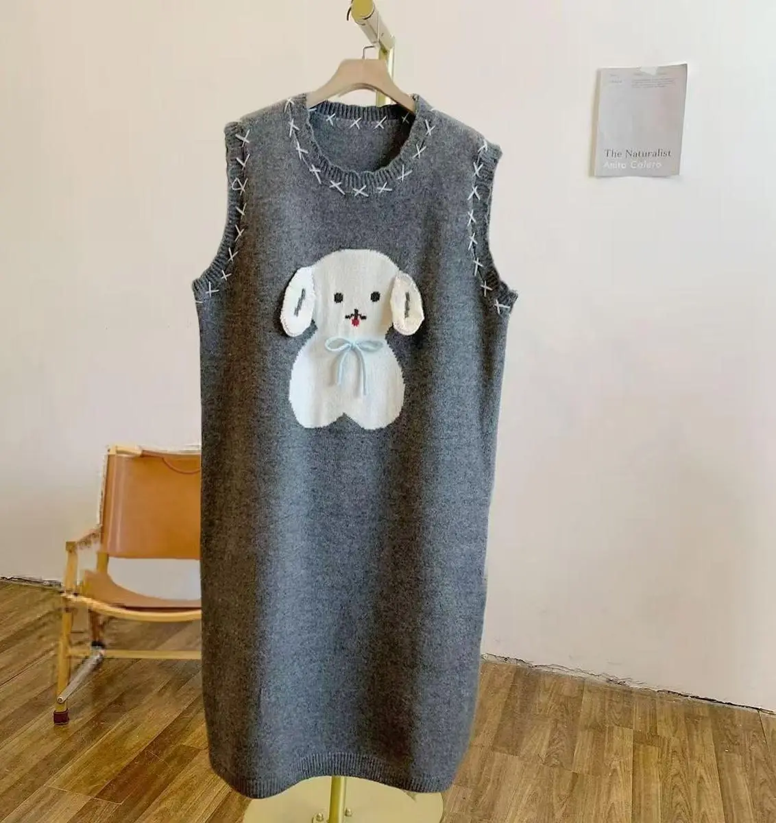 

Вязаные платья без рукавов для женщин: весенние, ажурные, с оборками, в стиле «сёул», легкие, шикарные, уютные, облегающие, модные