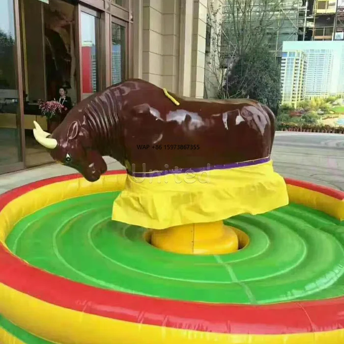 juego mecánico de rodeo más popular de España, la máquina de montar a caballo, el toro mecánico son muy populares.