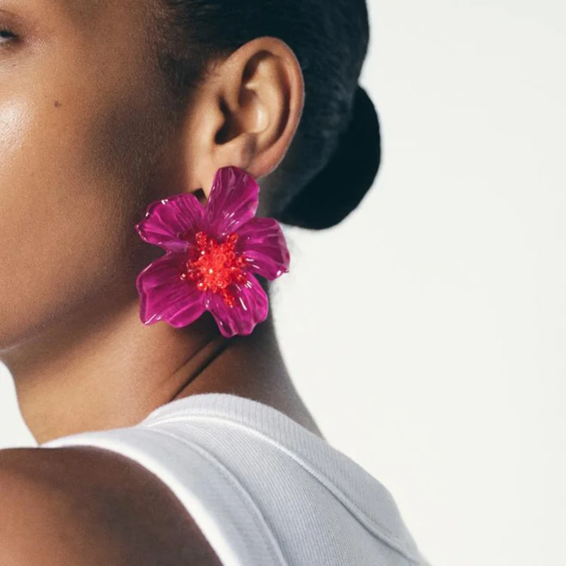 Pendientes de flores grandes de resina púrpura con cuentas hechos a mano para vacaciones, pendientes florales acrílicos transparentes bohemios para mujer