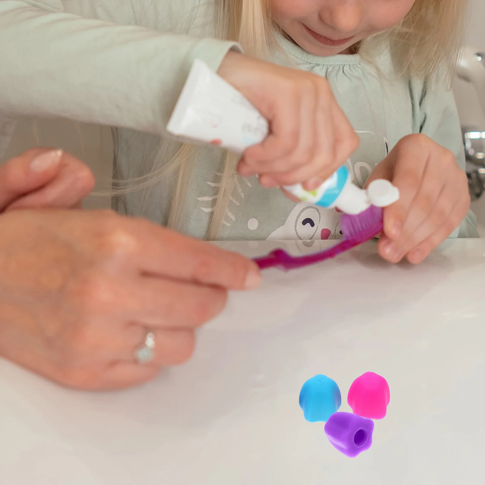 

4Pcs Protective Toothpaste Caps Chic Self-Closing Covers Easy to Use Portable Squeezing Tools for Neat Bathroom Organization