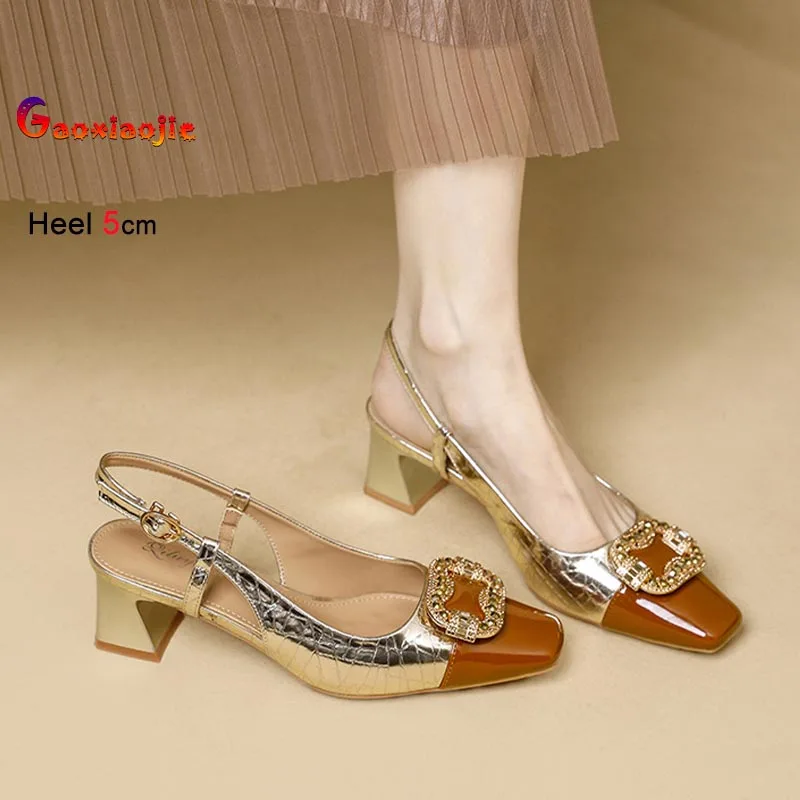 

Модные женские босоножки с квадратным носком, весенняя новинка, с металлической пряжкой, на толстом каблуке, с цветовыми блоками, высота каблука 5 см