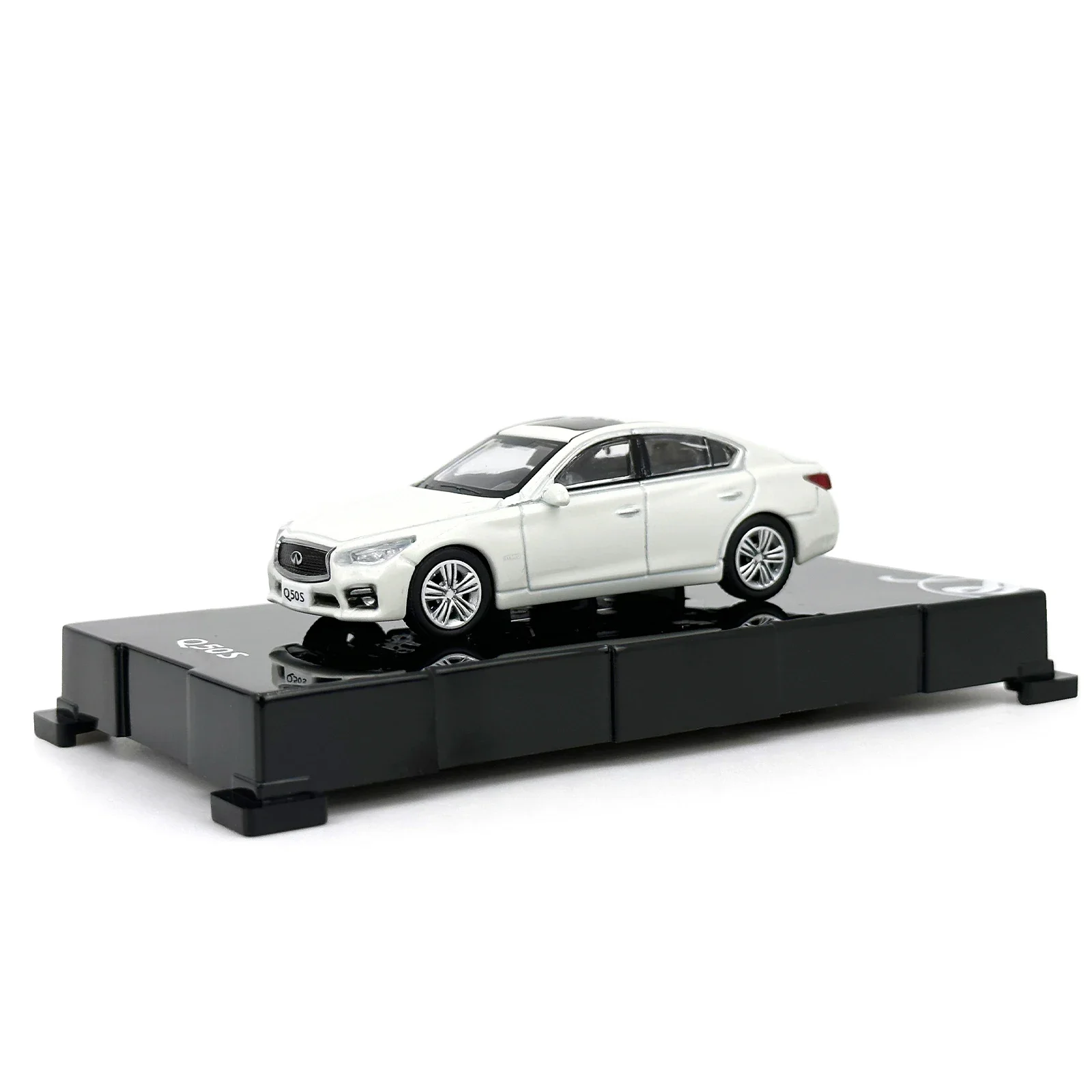 Scala 1:64 Infiniti Q50S Bianco Simulazione Modello di Auto In Lega 1/64 Pressofuso Veicolo In Miniatura Giocattoli Collezione di Hobby degli uomini