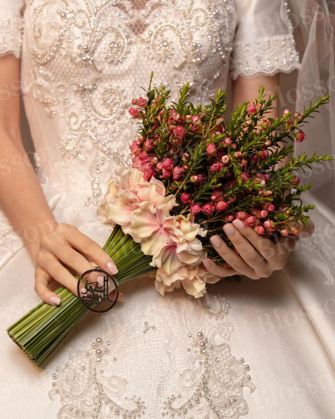 Vestidos de novia de satén de encaje con apliques, vestido de baile de lujo, vestido de novia personalizado de alta gama con cuentas, vestidos de novia de manga corta, 2024