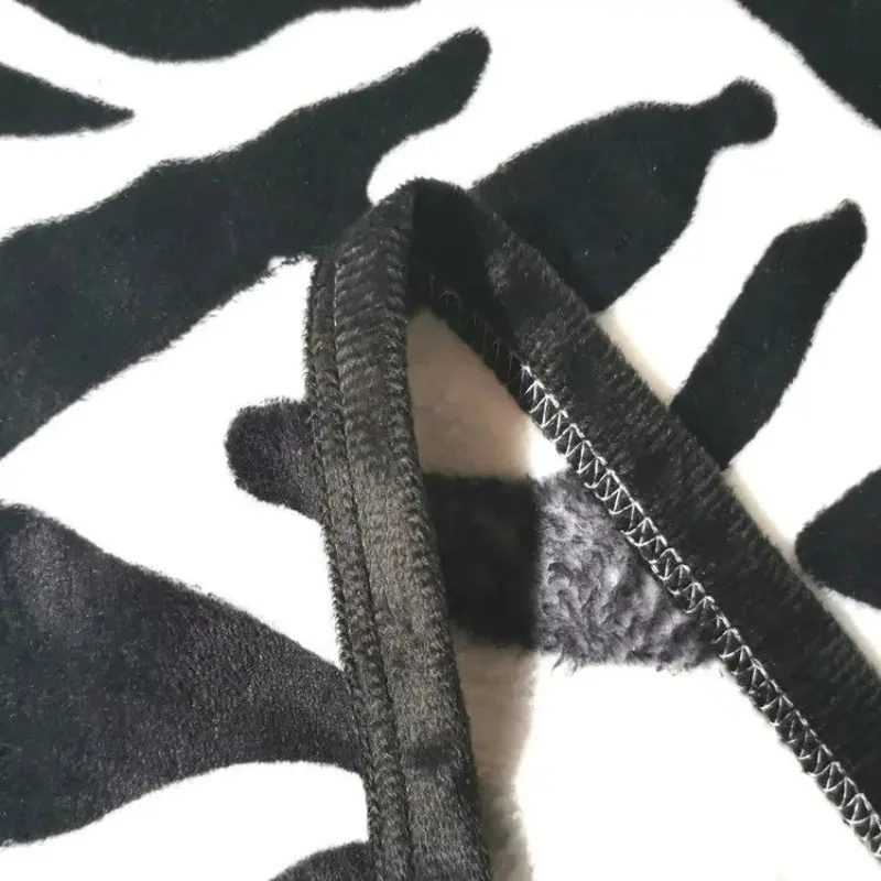 Winter Air-conditioning Blanket Thickened Flannel Blanket Single Quilt Black and White Zebra Pattern Sheet Sofa Cushion Blanket