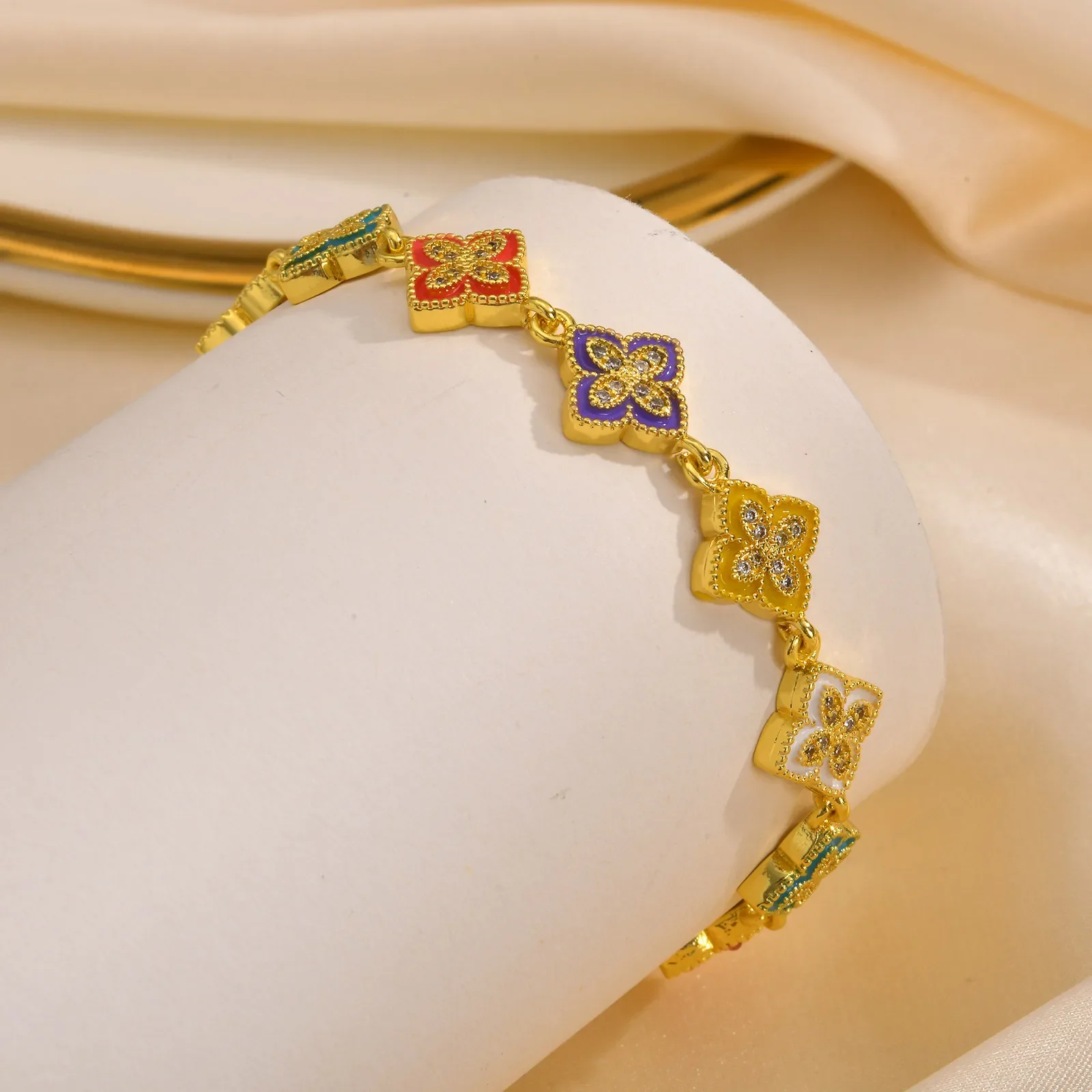 مادة النحاس أنيقة أربع أوراق البرسيم سوار للنساء زركونيا زهرة الإسورة الحظ هدية الصداقة شقيقة المجوهرات