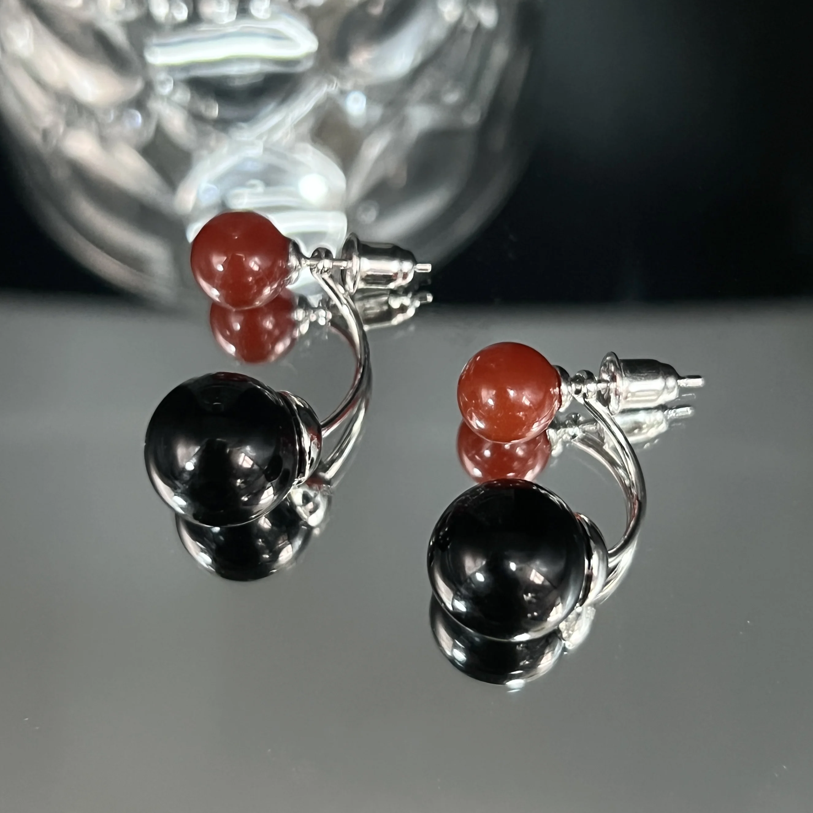 

Korean fashion S925 double-sided black agate earrings for women, drop-shaped round beads, anti-allergic earrings
