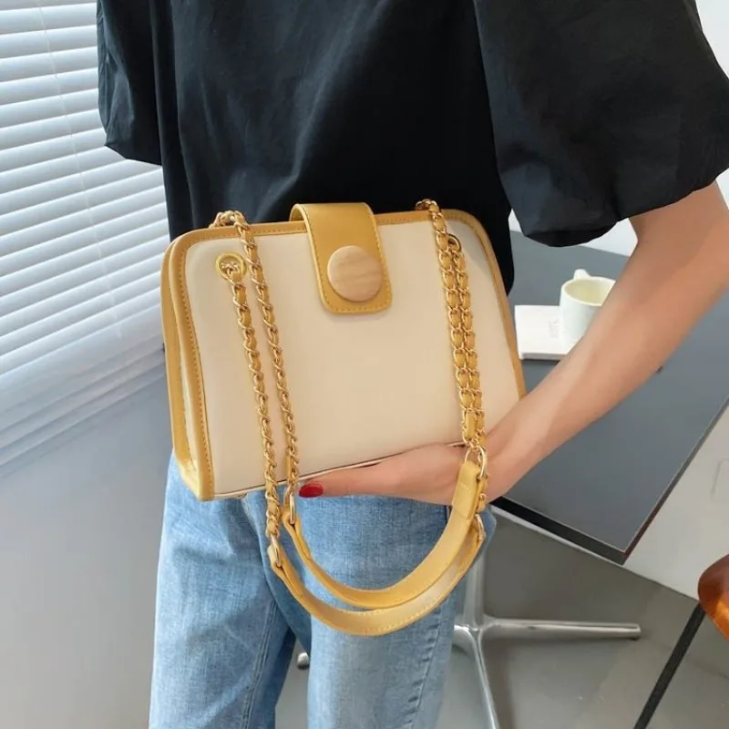 

Vintage Camera Bag Style Handbag For Women Retro Shoulder Bag With Adjustable Strap For Photographers And Vintage Lovers