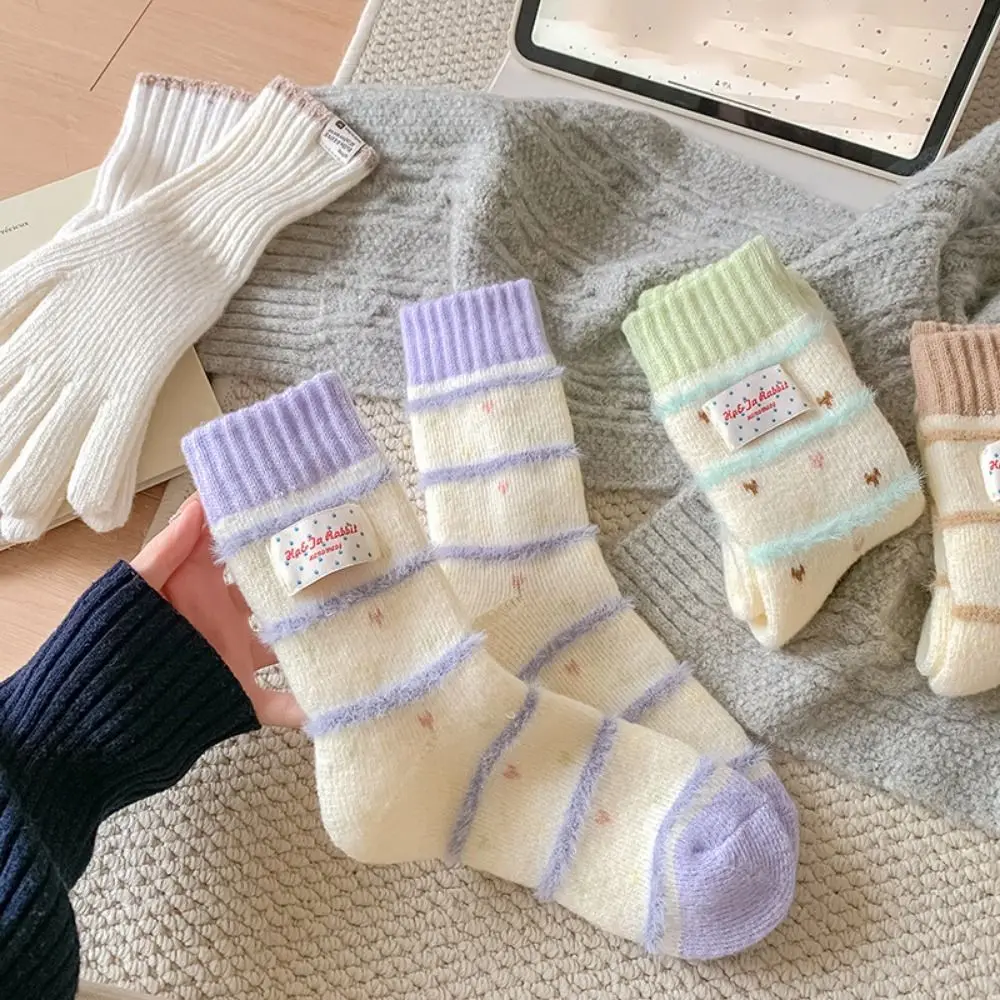 Calzini da donna alla moda color caramello a righe assorbono il sudore calzini a tubo medio calzini da notte caldi e traspiranti antiodore autunno inverno