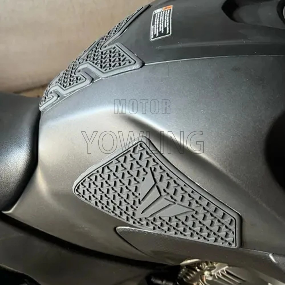 

For YAMAHA MT-09 MT09 SP 2021-2023 MT 09 2024 ~ 2026 Motorcycle Non-slip Side Fuel Tank Stickers Waterproof Pad Rubber Sticker