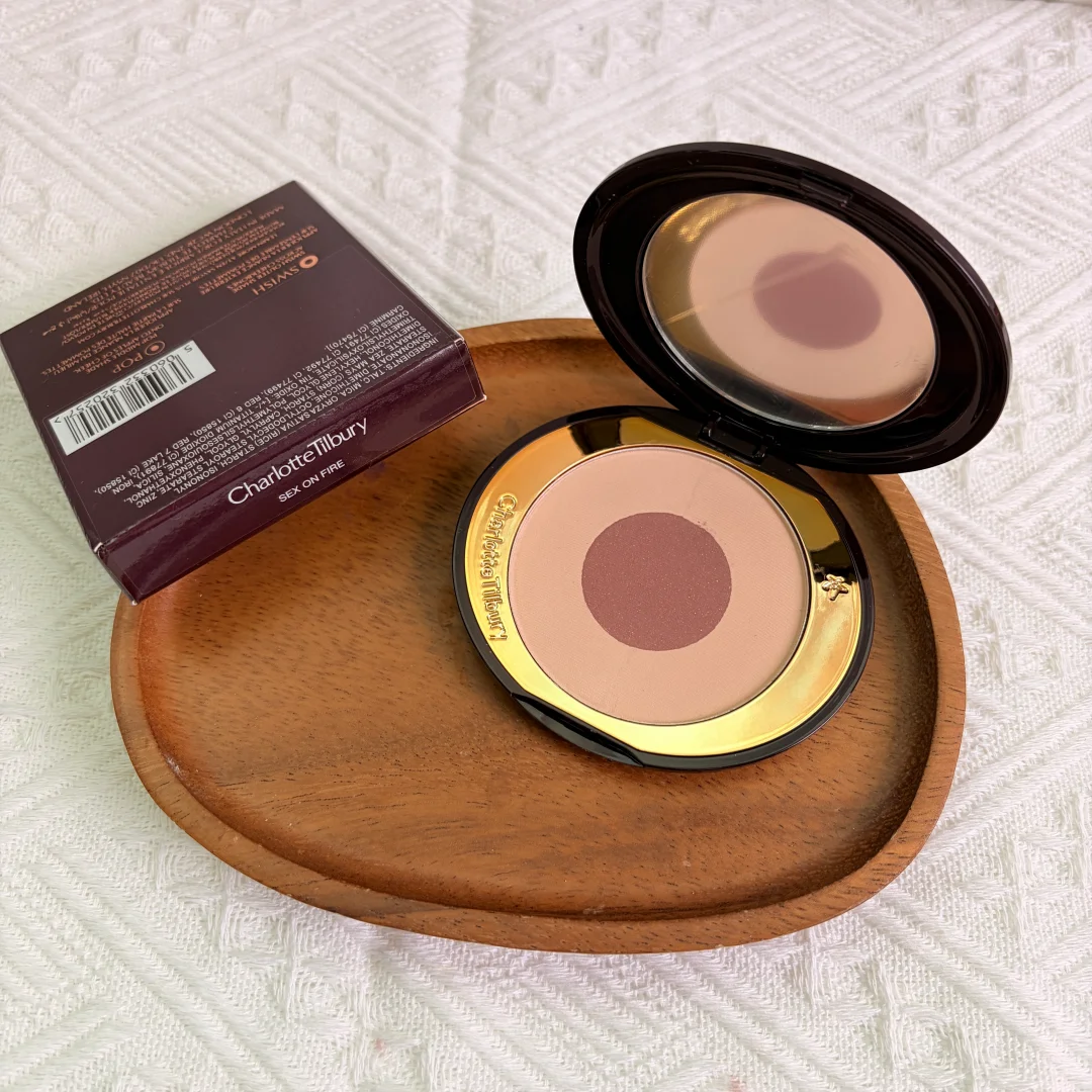Charlotte Tilbury 4-Farben-Lidschatten-Set, hochpigmentiert, mischbar & Blush-Stick, ultra-feuchtigkeitsspendend, Glow & Lipgloss, Spiegel, aufpolsternd, langanhaltend