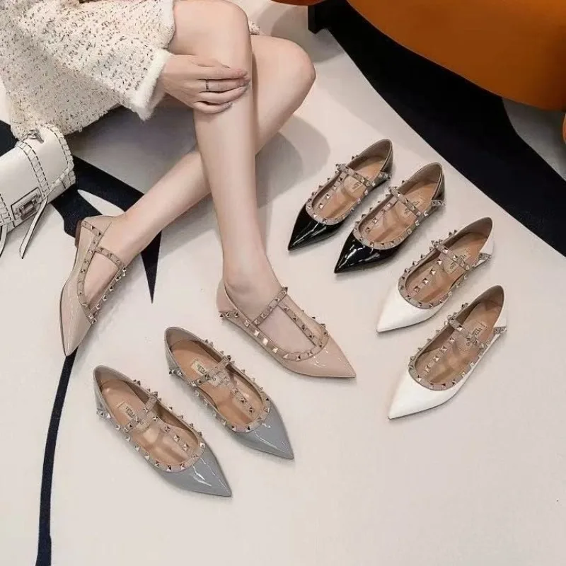 

Женские туфли на высоком каблуке с острым носком и заклепками, новинка 2025, туфли Мэри Джейн из лакированной кожи во французском темпераменте