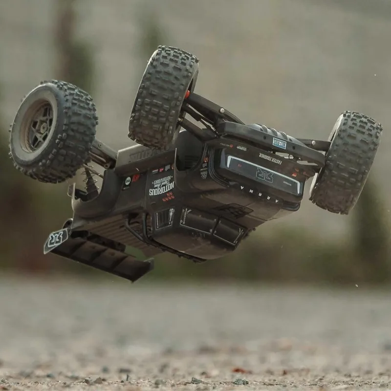 شاحنة RC 1/8 سيئة السمعة 4X4 6S BLX BRUSHLESS V6 Stunt Truck RTR (البطارية والشاحن غير متضمن)، (أسود)، ARA8611V6T1